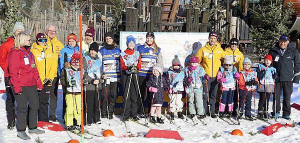 Skitty Aktionstag „Para-Ski nordisch“ in Rust durchgeführt.
Die Teilnehmer hatten auch dieses Jahr wieder jede Menge Spaß in der Skilanglaufwelt.
Foto: Europa-Park - Rainer Kiefer Skitty Aktionstag „Para-Ski nordisch“ in Rust durchgeführt.
Die Teilnehmer hatten auch dieses Jahr wieder jede Menge Spaß in der Skilanglaufwelt.
Foto: Europa-Park - Rainer Kiefer