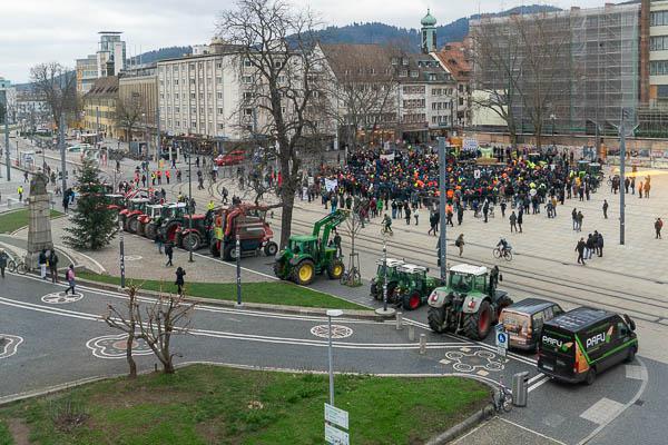 Landwirte protestieren in Freiburg
Foto: Jens Glade / Internetzeitung REGIOTRENDS Landwirte protestieren in Freiburg
Foto: Jens Glade / Internetzeitung REGIOTRENDS