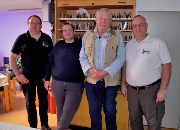 Die Ortsverbandsvorsitzenden Jürgen Kraft (DL2KJ), Alexander Brüske (DL1AFA), Fred Späthe (DO2GF) und der Distriktvorsitzender Klaus Kuhnt (DF3GU, von links) bereicherten den Neujahrsempfang. Die Ortsverbandsvorsitzenden Jürgen Kraft (DL2KJ), Alexander Brüske (DL1AFA), Fred Späthe (DO2GF) und der Distriktvorsitzender Klaus Kuhnt (DF3GU, von links) bereicherten den Neujahrsempfang.