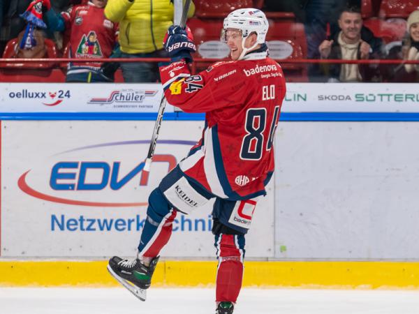 Finne Eero Elo trägt auch in der kommenden Saison das Trikot des EHC Freiburg
Archivbild: Jens Glade / Internetzeitung REGIOTRENDS Finne Eero Elo trägt auch in der kommenden Saison das Trikot des EHC Freiburg
Archivbild: Jens Glade / Internetzeitung REGIOTRENDS