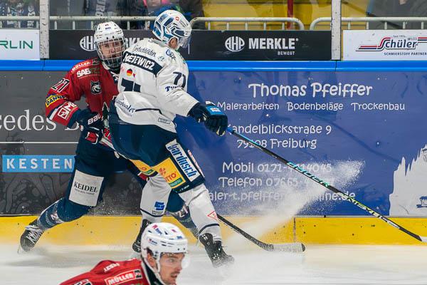 EHC Freiburg lässt zuhause gegen Dresden wichtige Punkte auf dem Weg in die Play-Offs liegen
Foto: Jens Glade / Internetzeitung REGIOTRENDS EHC Freiburg lässt zuhause gegen Dresden wichtige Punkte auf dem Weg in die Play-Offs liegen
Foto: Jens Glade / Internetzeitung REGIOTRENDS