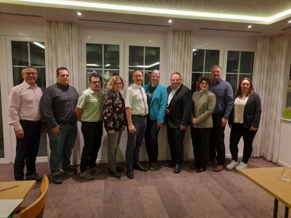 Von links: Michael Kuri, Sascha Zimmermann, Friedrich Stählin, Claudia Weiß, Thomas Tollkühn, Tanja Roser, Heinz-Rudolf Hagenacker, Katharina-Maria Karas, Martin Schneider, Bettina Uhlig Von links: Michael Kuri, Sascha Zimmermann, Friedrich Stählin, Claudia Weiß, Thomas Tollkühn, Tanja Roser, Heinz-Rudolf Hagenacker, Katharina-Maria Karas, Martin Schneider, Bettina Uhlig