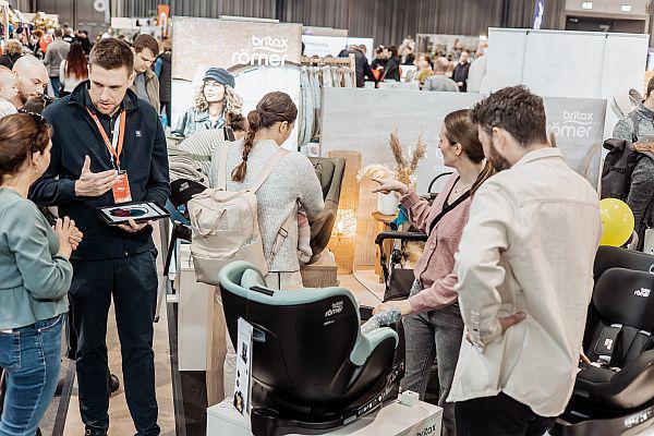 Rund 13.500 Besucher auf „Rauch&Glut“, „Baby+Kind“ (Bild) und „Gebrauchtwagen-Verkaufsschau“ in Freiburg.
Foto: Freiburg Wirtschaft Touristik und Messe GmbH Rund 13.500 Besucher auf „Rauch&Glut“, „Baby+Kind“ (Bild) und „Gebrauchtwagen-Verkaufsschau“ in Freiburg.
Foto: Freiburg Wirtschaft Touristik und Messe GmbH
