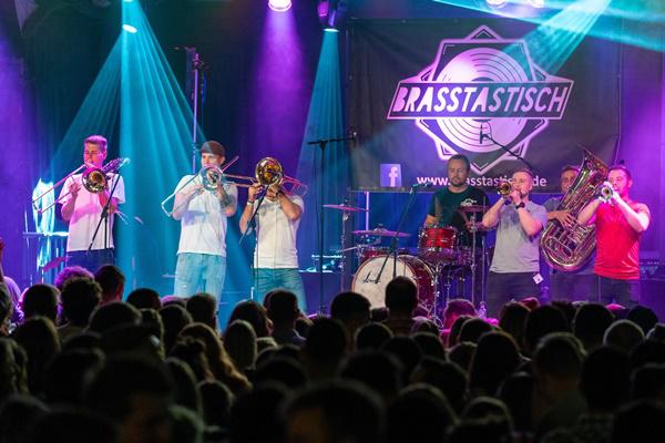 Spielen beim Blech Forest Blasmusik Festival: Brasstastisch aus Eisenbach
(© Hochschwarzwald Tourismus GmbH) Spielen beim Blech Forest Blasmusik Festival: Brasstastisch aus Eisenbach
(© Hochschwarzwald Tourismus GmbH)
