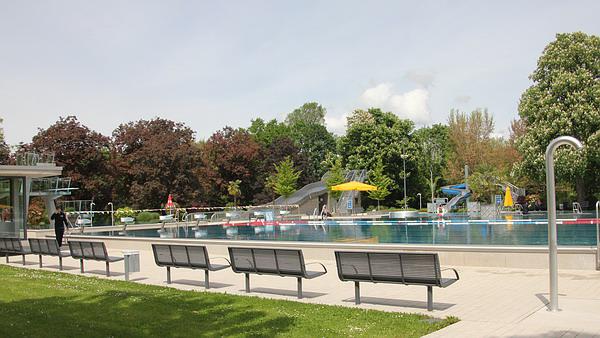 Die Freibad-Saison in Emmendingen ist eröffnet!
Bild: Reinhard Laniot / REGIOTRENDS lokal: "EM-extra" Die Freibad-Saison in Emmendingen ist eröffnet!
Bild: Reinhard Laniot / REGIOTRENDS lokal: "EM-extra"