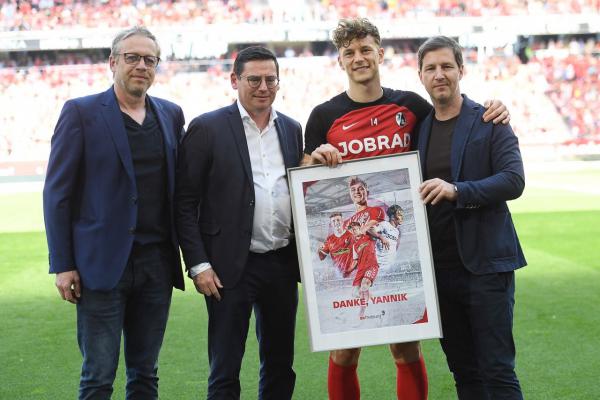 SC Freiburg trennt sich 1:1 vom 1. FC Heidenheim - Letztes Heimspiel für den scheidenden Trainer Christian Streich
Verabschiedung von Yannick Keitel
Bild: Stephan Eckenfels SC Freiburg trennt sich 1:1 vom 1. FC Heidenheim - Letztes Heimspiel für den scheidenden Trainer Christian Streich
Verabschiedung von Yannick Keitel
Bild: Stephan Eckenfels