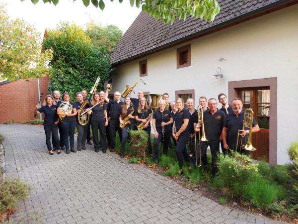 Orchester nach einem letztjährigen erfolgreichen Stadtkonzert Orchester nach einem letztjährigen erfolgreichen Stadtkonzert