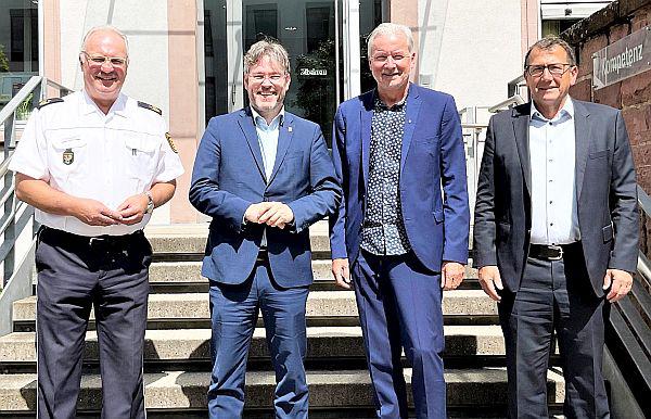 Sicherheitslage im Zuständigkeitsbereich soll beeinflusst werden können - 3. Sicherheitsdialog im Polizeipräsidium Offenburg abgehalten.
Foto: Polizeipräsidium Offenburg Sicherheitslage im Zuständigkeitsbereich soll beeinflusst werden können - 3. Sicherheitsdialog im Polizeipräsidium Offenburg abgehalten.
Foto: Polizeipräsidium Offenburg