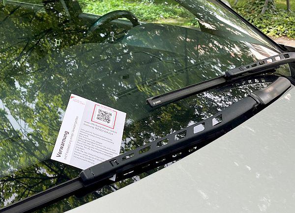 Stadt Offenburg informiert über Online-Knöllchen.
Der neue Strafzettel erinnert Falschparkende an die Verkehrsregeln.
Foto: Stadt Offenburg - Niedick
Stadt Offenburg informiert über Online-Knöllchen.
Der neue Strafzettel erinnert Falschparkende an die Verkehrsregeln.
Foto: Stadt Offenburg - Niedick