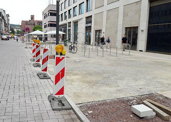 Neue Fahrradstellplätze in Palmstraße in Lörrach freigegeben.
Die neu freigegebenen Fahrradabstellplätze in der Palmstraße.
Foto: Stadt Lörrach - Stefan Weber Neue Fahrradstellplätze in Palmstraße in Lörrach freigegeben.
Die neu freigegebenen Fahrradabstellplätze in der Palmstraße.
Foto: Stadt Lörrach - Stefan Weber