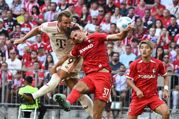 SC Freiburg ohne Spielglück beim FC Bayern München
Elfmeter gegend en SC Freiburg: Handspiel!
Bild: Stephan Eckenfels SC Freiburg ohne Spielglück beim FC Bayern München
Elfmeter gegend en SC Freiburg: Handspiel!
Bild: Stephan Eckenfels