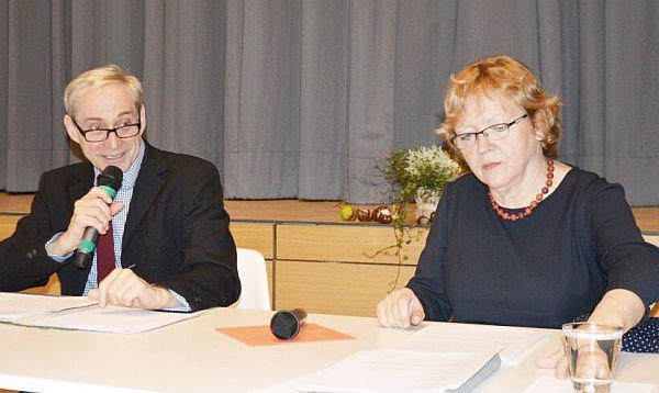 19. September 2024: Alzheimer ist (k)ein Theater in Offenburg.
Basil Dorn und Ulrike Hofmann-Paul bei einer Lesung.
Foto: Stadt Offenburg - Privat 19. September 2024: Alzheimer ist (k)ein Theater in Offenburg.
Basil Dorn und Ulrike Hofmann-Paul bei einer Lesung.
Foto: Stadt Offenburg - Privat