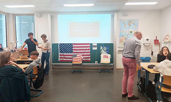 Klasse W8a der Theodor-Frank-Schule Teningen beteiligte sich an USA-Quiz der Landeszentrale für politische Bildung.
Foto: Theodor-Frank-Schule Teningen Klasse W8a der Theodor-Frank-Schule Teningen beteiligte sich an USA-Quiz der Landeszentrale für politische Bildung.
Foto: Theodor-Frank-Schule Teningen