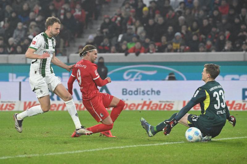Der SC Freiburg gewinnt 3:1 (1:0) gegen Borussia Mönchengladbach
Lucas Höler trifft zum entscheidenden 3:1
Bild: Stephan Eckenfels Der SC Freiburg gewinnt 3:1 (1:0) gegen Borussia Mönchengladbach
Lucas Höler trifft zum entscheidenden 3:1
Bild: Stephan Eckenfels