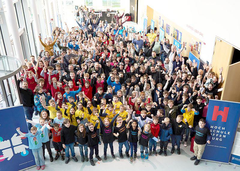 First Lego League: Strg+R(obotics), HFG-RoboS und G-Bots bei Regionalwettbewerb Ortenau auf dem Treppchen.
Foto: Hochschule Offenburg First Lego League: Strg+R(obotics), HFG-RoboS und G-Bots bei Regionalwettbewerb Ortenau auf dem Treppchen.
Foto: Hochschule Offenburg