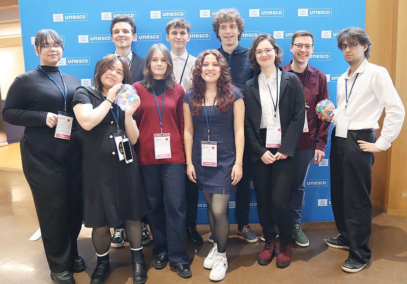 Studierende der Hochschule Offenburg präsentierten Projekte zum International Year of Quantum Science im Maison de l‘UNESCO in Paris.
Die Studierenden im UNESCO Hauptsitz in Paris.
Foto: Hochschule Offenburg Studierende der Hochschule Offenburg präsentierten Projekte zum International Year of Quantum Science im Maison de l‘UNESCO in Paris.
Die Studierenden im UNESCO Hauptsitz in Paris.
Foto: Hochschule Offenburg