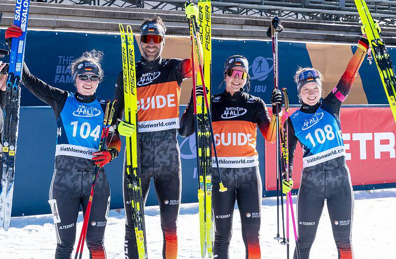Para Biathlon-WM: Starker Start in Traumkulisse.
Leonie Walter (SC St. Peter) und Johanna Recktenwald (Biathlon-Team Saarland).
Foto: Deutscher Behindertensportverband e.V. - Ralf Kuckuck Para Biathlon-WM: Starker Start in Traumkulisse.
Leonie Walter (SC St. Peter) und Johanna Recktenwald (Biathlon-Team Saarland).
Foto: Deutscher Behindertensportverband e.V. - Ralf Kuckuck