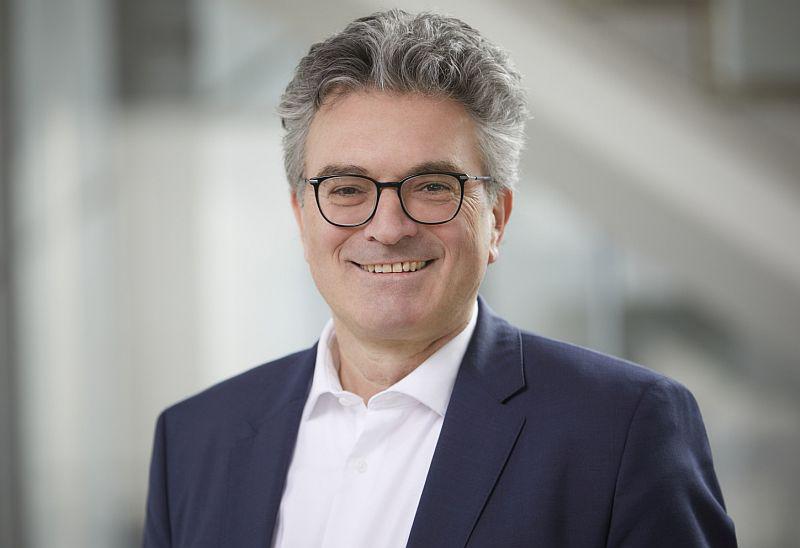 IHK-Hauptgeschäftsführer Dieter Salomon (Bild) erwartet von neuer Regierung eine Aufbruchstimmung und hofft auf Koalition der ökonomischen Vernunft.
Foto: IHK Südlicher Oberrhein - Michael Bode IHK-Hauptgeschäftsführer Dieter Salomon (Bild) erwartet von neuer Regierung eine Aufbruchstimmung und hofft auf Koalition der ökonomischen Vernunft.
Foto: IHK Südlicher Oberrhein - Michael Bode