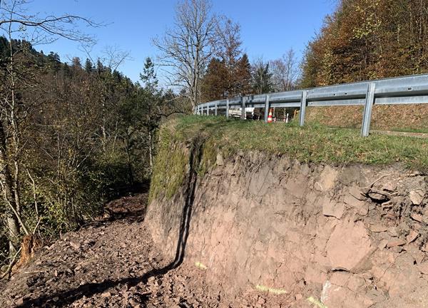Sanierungsarbeiten der Stützmauer zwischen dem Scharfenstein und dem Neuhoflift in Obermünstertal (L 123, Münstertal, Breisgau-Hochschwarzwald).
Foto: Regierungspräsidium Freiburg Sanierungsarbeiten der Stützmauer zwischen dem Scharfenstein und dem Neuhoflift in Obermünstertal (L 123, Münstertal, Breisgau-Hochschwarzwald).
Foto: Regierungspräsidium Freiburg
