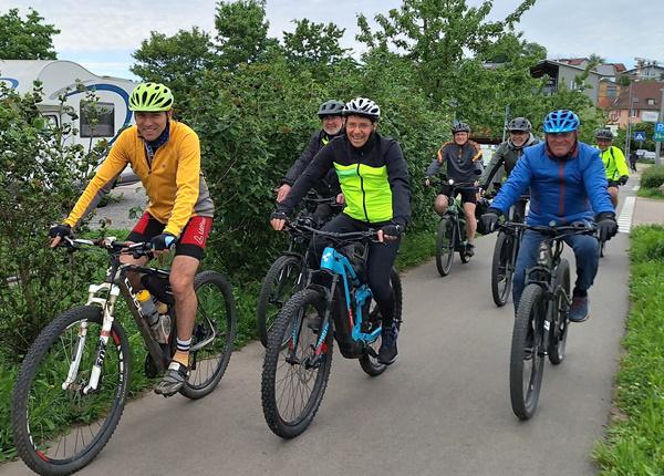 Sportlich unterwegs mit Bürgermeister Metz auf Mountainbiketour rund ums Tal.
Bildquelle: Stadt Ettenheim Sportlich unterwegs mit Bürgermeister Metz auf Mountainbiketour rund ums Tal.
Bildquelle: Stadt Ettenheim
